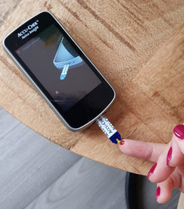 Diabetes en ziek zijn: vingerprik met afstandsbediening pomp